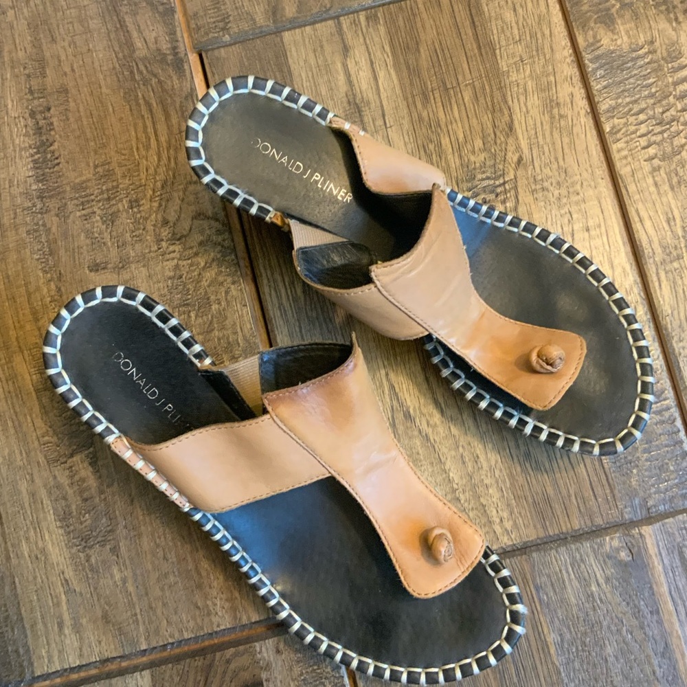 Donald Pliner size 8 1/2.
